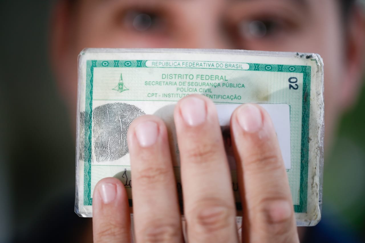 Emissão de carteiras de identidade está suspensa até a próxima