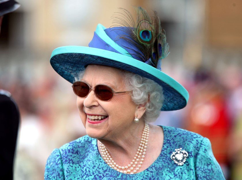 Saiba o que a rainha Elizabeth está assinando na quarentena