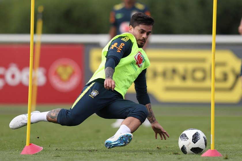 TREINO AO VIVO DA SELEÇÃO BRASILEIRA; COLETIVA DO LATERAL DANILO