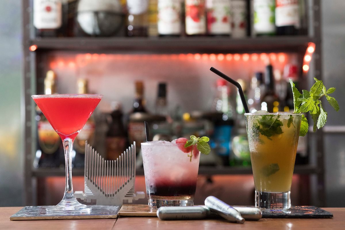 Miríade Speakeasy traz conceito de bar secreto a Brasília