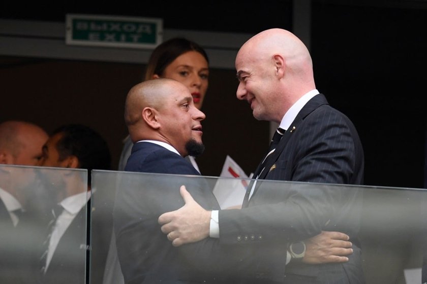 roberto carlos gianni infantino brasil méxico