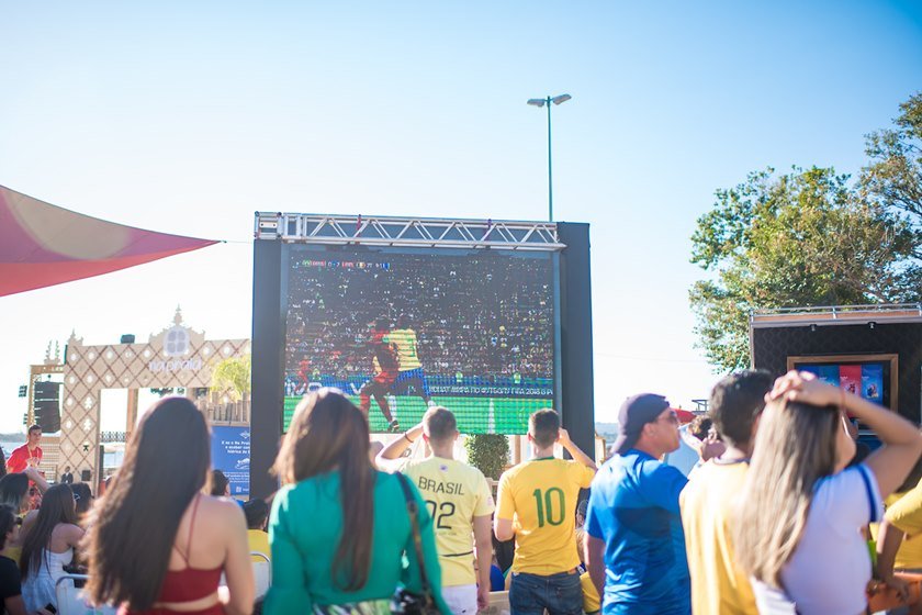 Brasília (DF), 06/07/2018 Jogo do Brasil Na Praia Local: Na Praia Orla do Lago Foto: Hugo Barreto/Metrópoles