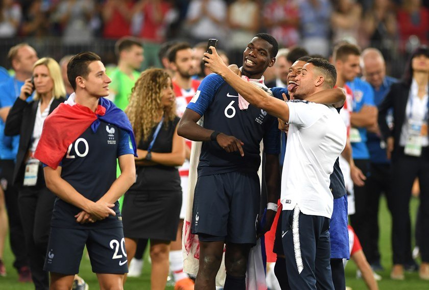 França vence a Croácia por 4 a 2 e conquista o bicampeonato da Copa do Mundo