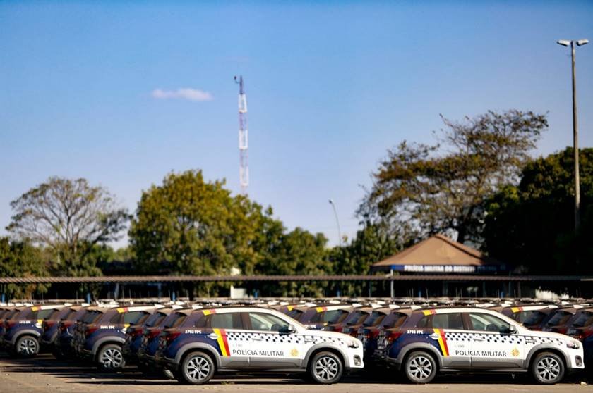 Após denuncia de evento de carros rebaixados, PM guincha carros