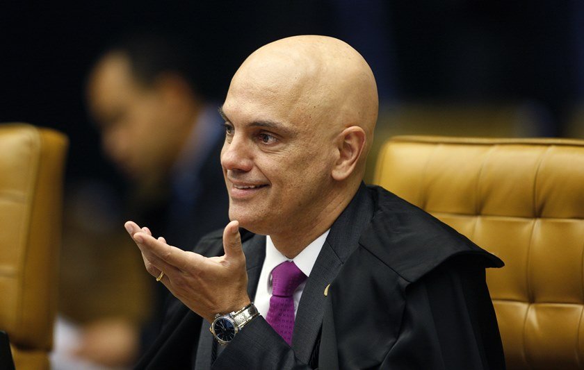 Agora perseguido, Alexandre de Moraes votou a favor de Bolsonaro em caso de  racismo