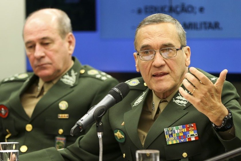 Brasília - O chefe do Estado-Maior do Exército, general Fernando Azevedo e Silva, e o comandante do Exército, general Eduardo Dias da Costa Villas Boas, participam de audiência na Comissão de Relações Exteriores e de Defesa Nacional (Marcelo Camargo/Agência Brasil)