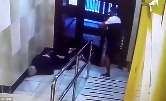 4F55F7D400000578-6091105-Tina_says_she_felt_shaken_after_watching_the_video_of_the_attack-m-44_1535038987219