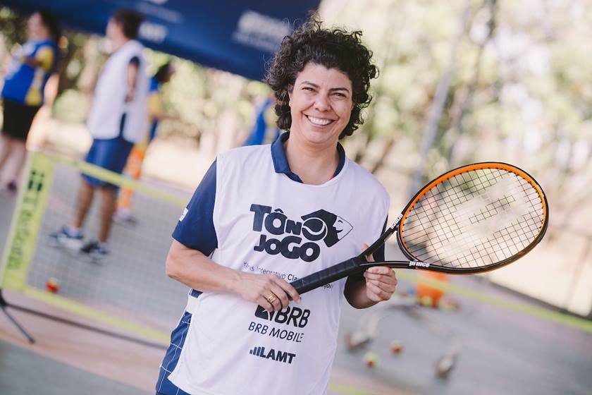 Tô no Jogo: prática de tênis auxilia pessoas com deficiência
