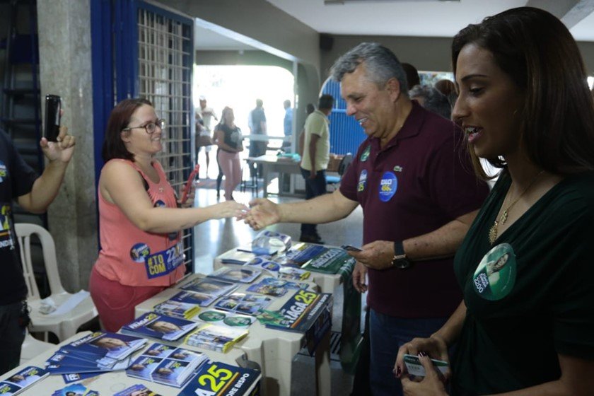 fraga e flavia arruda pedem votos na Octogonal