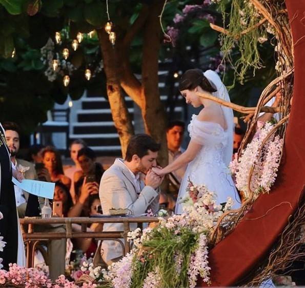 O Casamento De Camila Queiroz E Kleber Toledo Foi Lindo Veja As Fotos Metr Poles