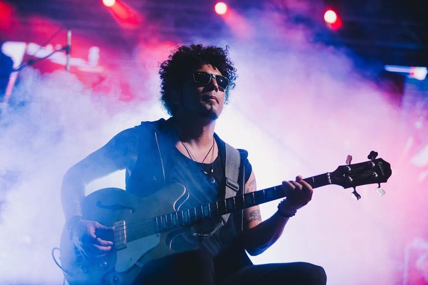 Vocalista do Biquíni Cavadão passa por cirurgia para retirada de tumor 6