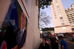 Médicos descartam transferência imediata de Bolsonaro para São Paulo