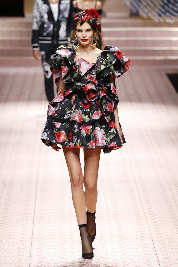 Dolce & Gabbana encerra o Milão Fashion Week com desfile valoroso