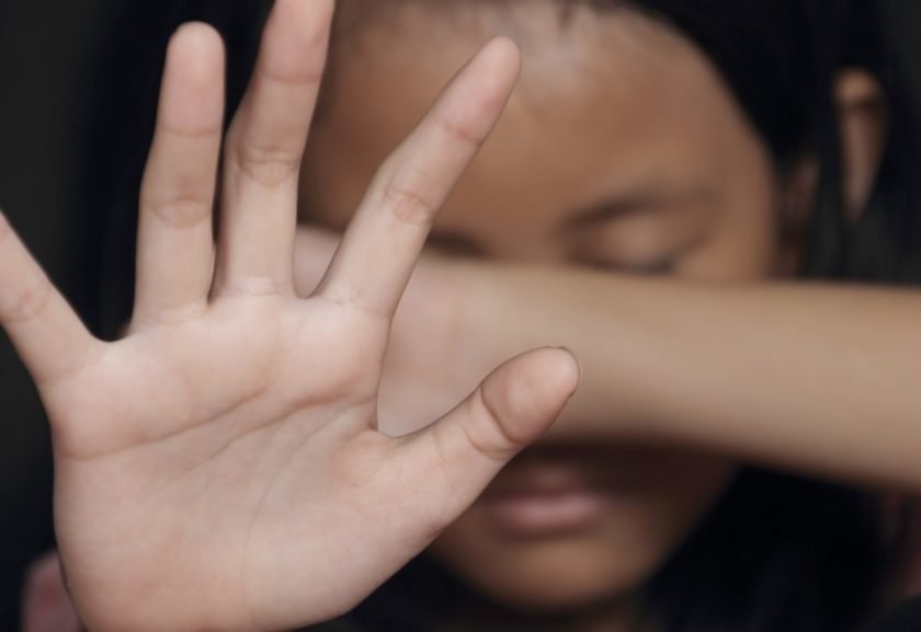 Menina de 5 anos leva vibrador sexual da mãe para a escola e dá