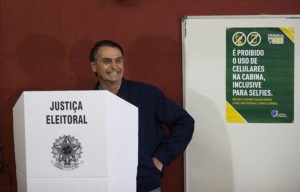 Bolsonaro questiona de novo sistema eleitoral e pede “apuração confiável”