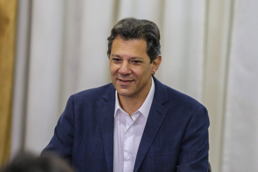Fernando Haddad dá coletiva após visitar Lula na sede da PF, em Curitiba