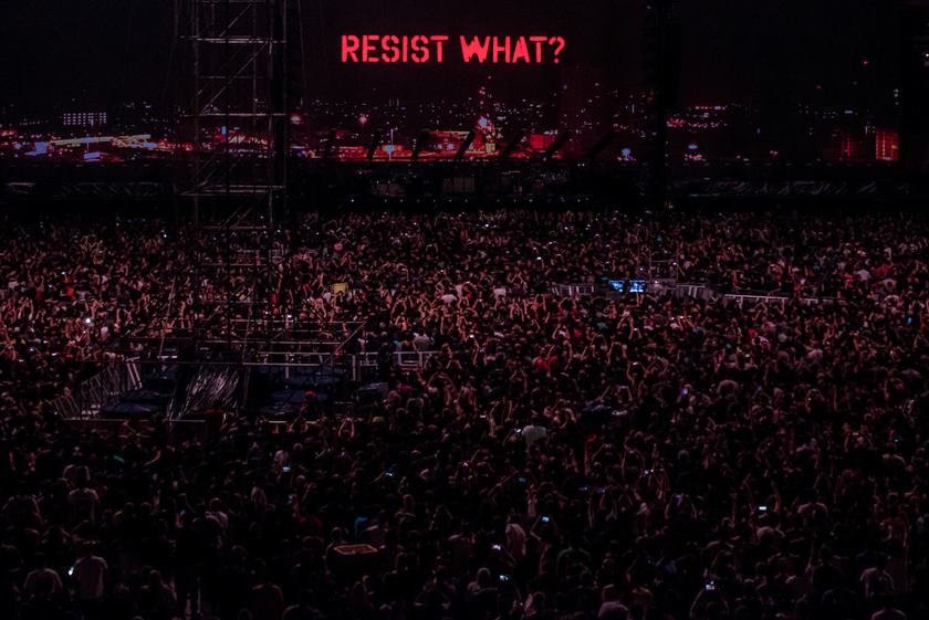 File:Roger Waters no Estádio Mané Garrincha, Brasília, Brasil