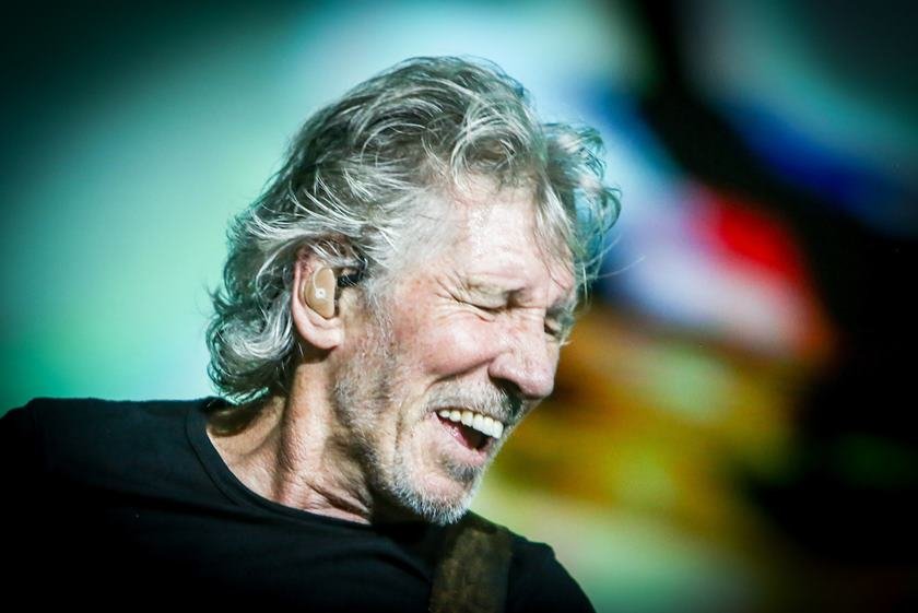 File:Roger Waters no Estádio Mané Garrincha, Brasília, Brasil
