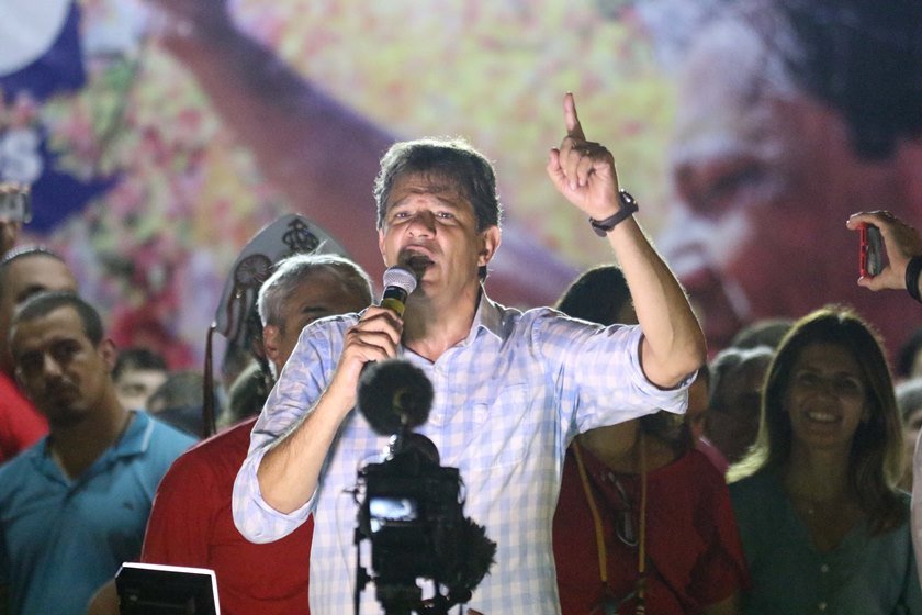 ernando Haddad (PT), durante ato da virada no pátio da Igreja Nossa Senhora do Carmo em Recife