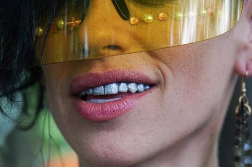 Quanto Custa Um Dente De Prata Esmalte colorido no dente é nova tendência nas redes sociais | Metrópoles