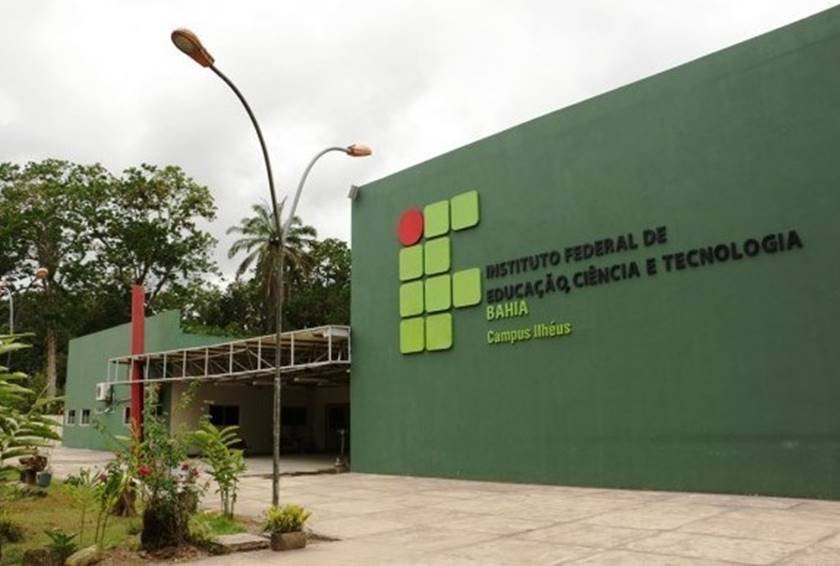 IFBA abre 21 vagas para professor, com salário de R$ 3,1 mil