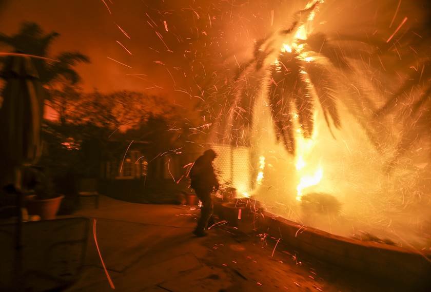 Incêndio florestal deixa pelo menos nove mortos na Califórnia