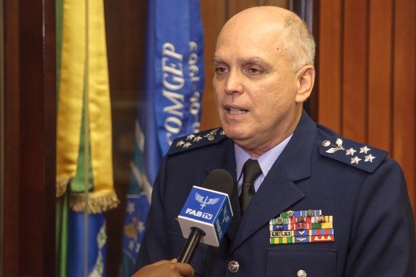 Novo comandante da Aeron utica prev dificuldades ao governo