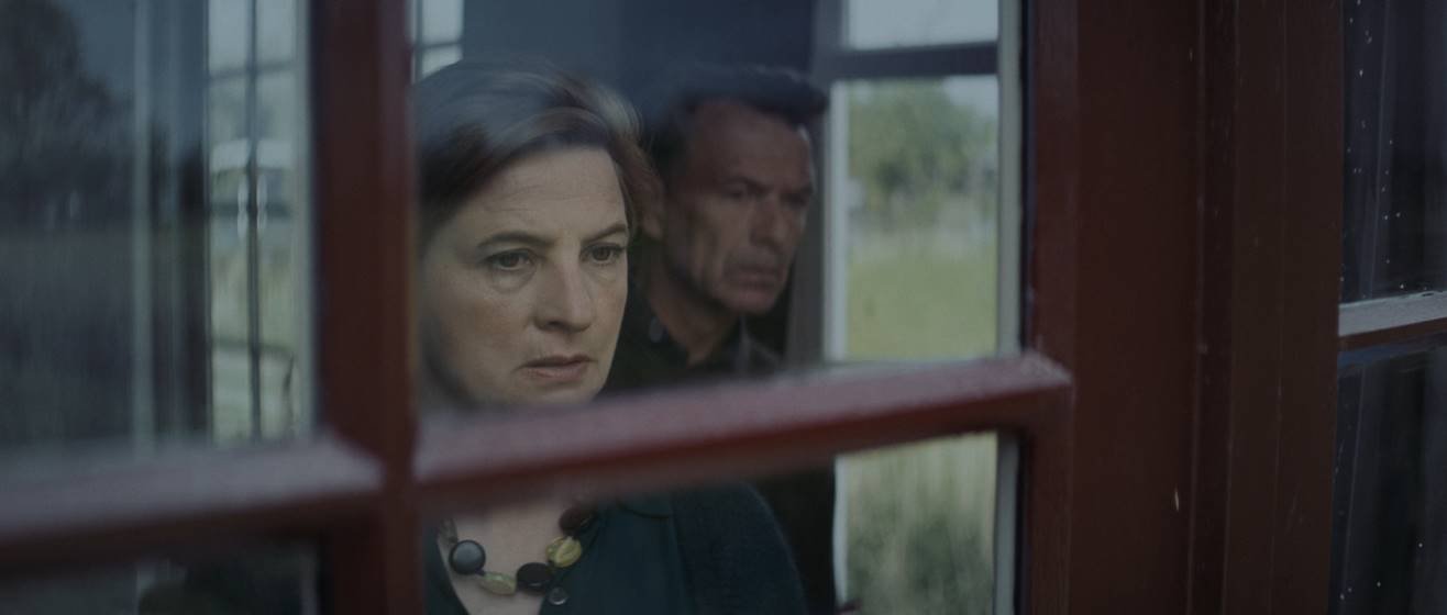 redA man falls from the sky - Divulgação Lobo Fest