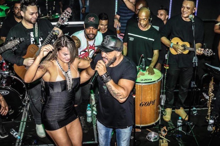 Belo e Aline Uva