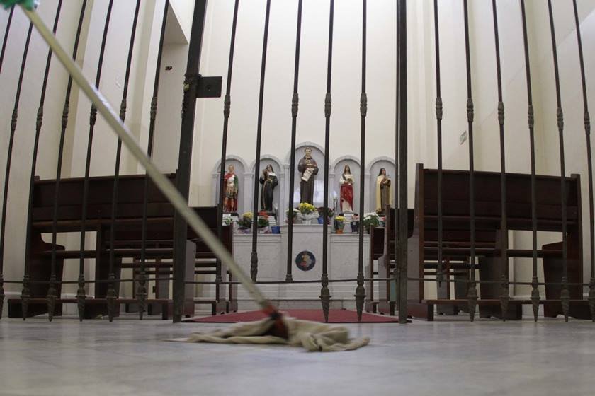 Limpeza na Catedral de Campinas após o ataque que deixou quatro mortos