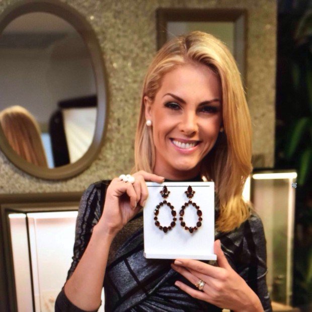 Ana Hickmann e marca de joias