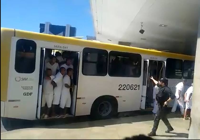presos em ônibus