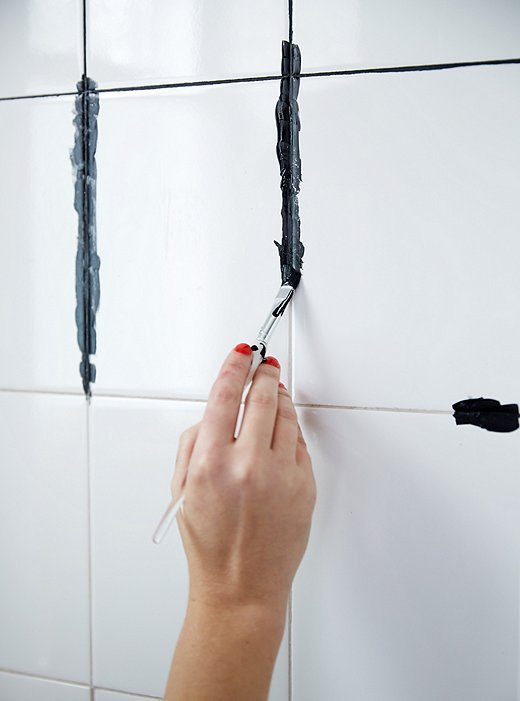 BLOG-VERTICAL-WEEKEND-DECORATOR--WATERWORKS-GROUT-DYE-HOWTO