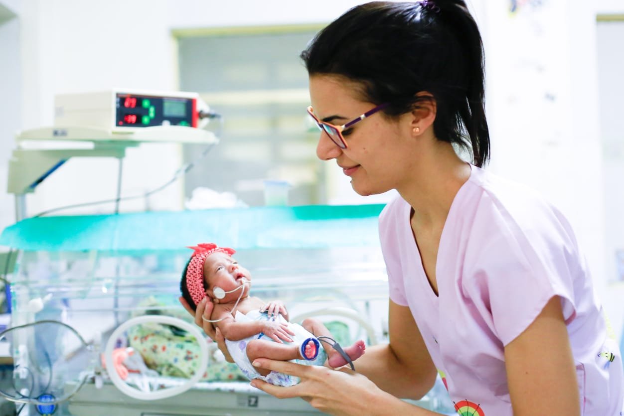 Bebês internados em maternidade escola ganham mesversários da equipe  Neonatal; veja fotos - Ceará - Diário do Nordeste