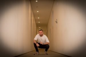 Conheça a história de Chicco Aquino: DJ e produtor de Brasília