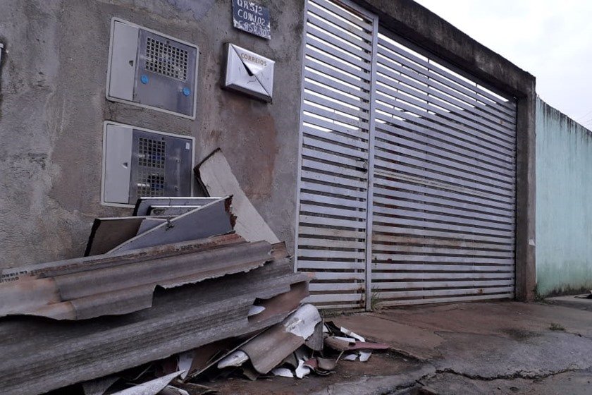 chuva causa destelhamento de casas em samambaia