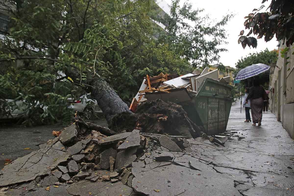 Duas pessoas morrem durante temporal no Rio