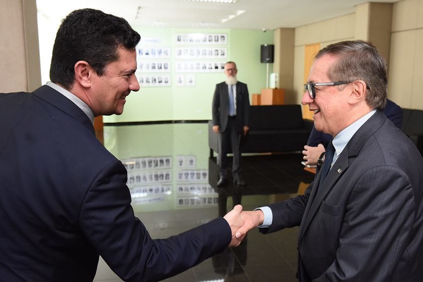Resultado de imagem para Bolsonaro diz que hÃ¡ fraudes no MEC e anuncia lava jato da educaÃ§Ã£o