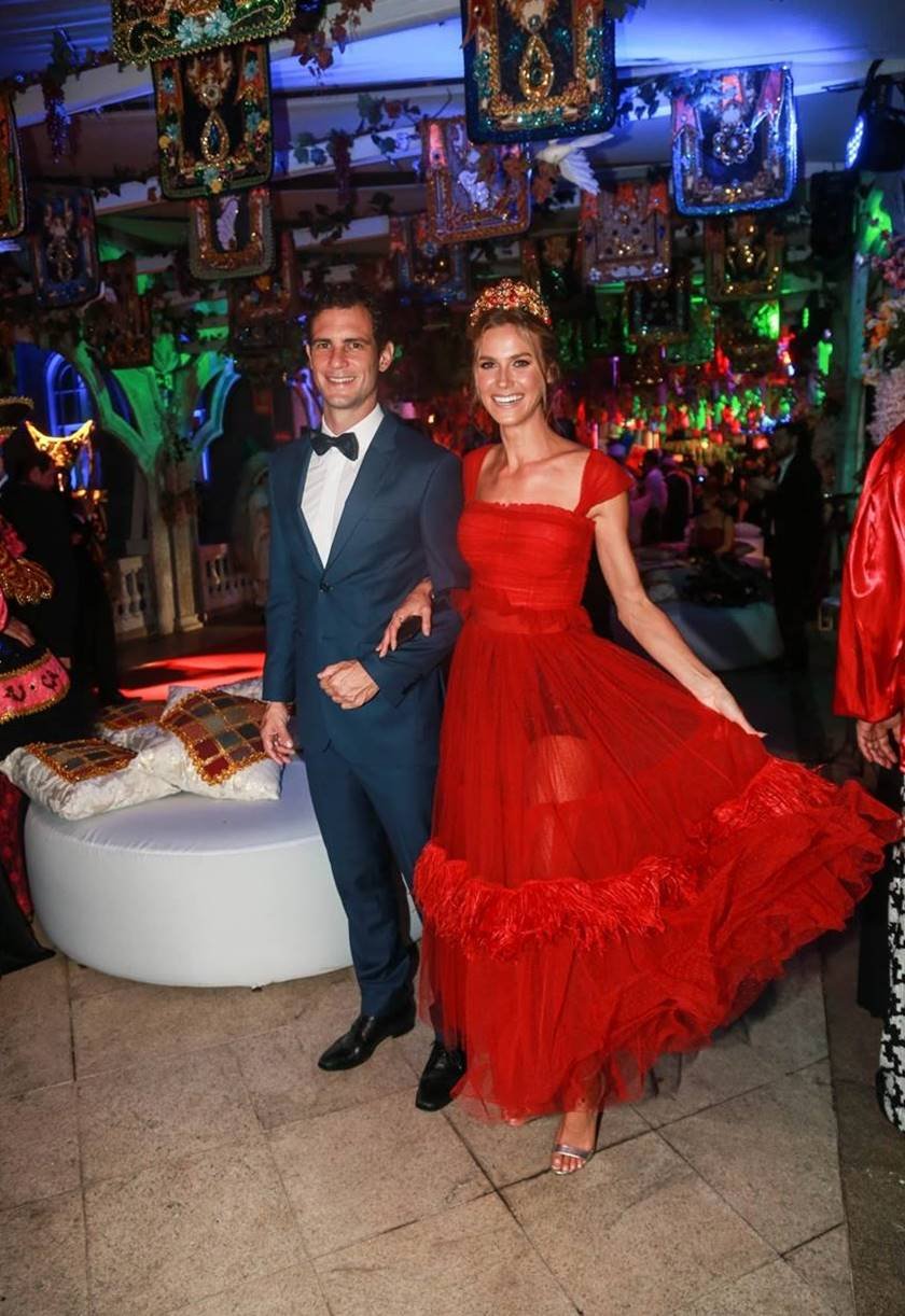 Baile do Copacabana Palace,com a coroação da Atriz Deborah Secco