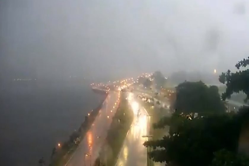 Resultado de imagem para Em meio ao Carnaval, chuva forte provoca deslizamentos e alagamentos no Rio de Janeiro