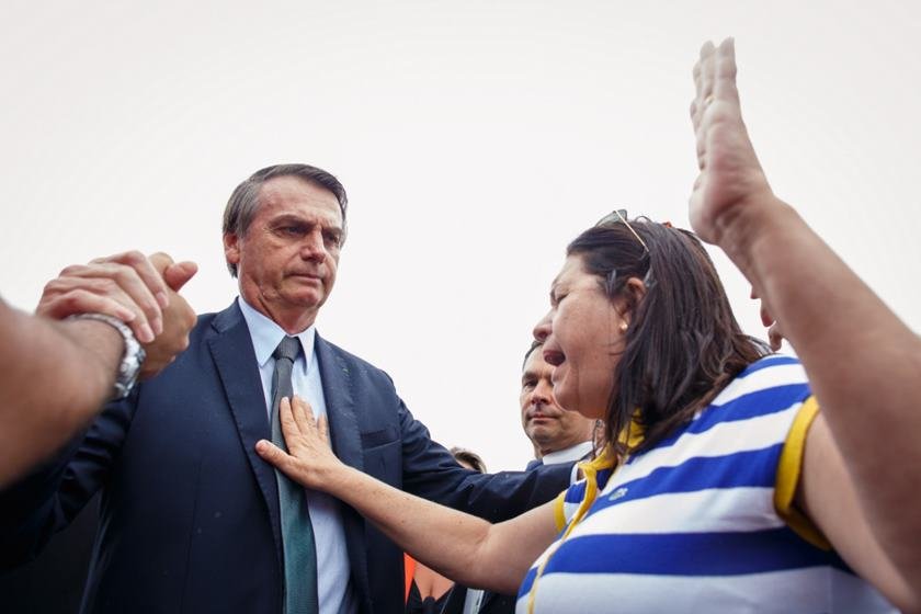 Bolsonaro Participa De Roda De Oracao Em Frente Ao Palacio Da Alvorada