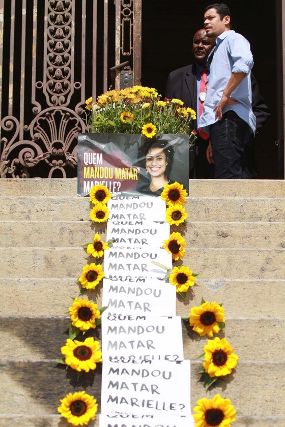HOMENAGENS A MARIELLE OCUPAM DIVERSOS PONTOS DO RIO.