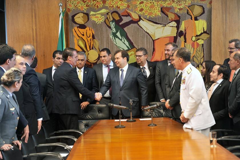 Bolsonaro e Maia – reforma dos Militares