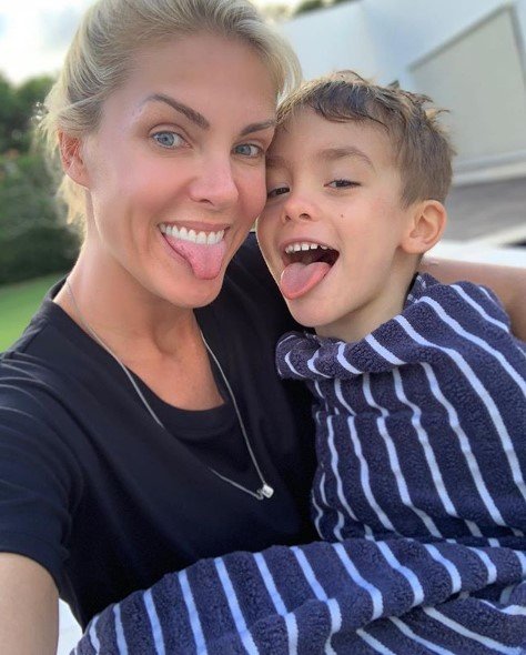 Ana Hickmann com o filho