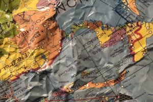 Iracema Barbosa e a cartografia de um continente dividido em dois