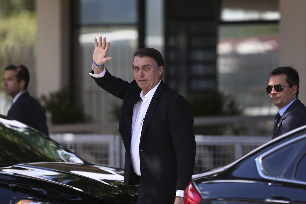 Bolsonaro sai do palacio do alvorada para viagem oficial a Israel