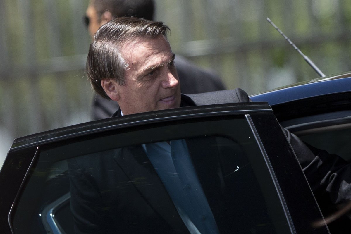 Bolsonaro sai do palacio do alvorada para viagem oficial a Israel