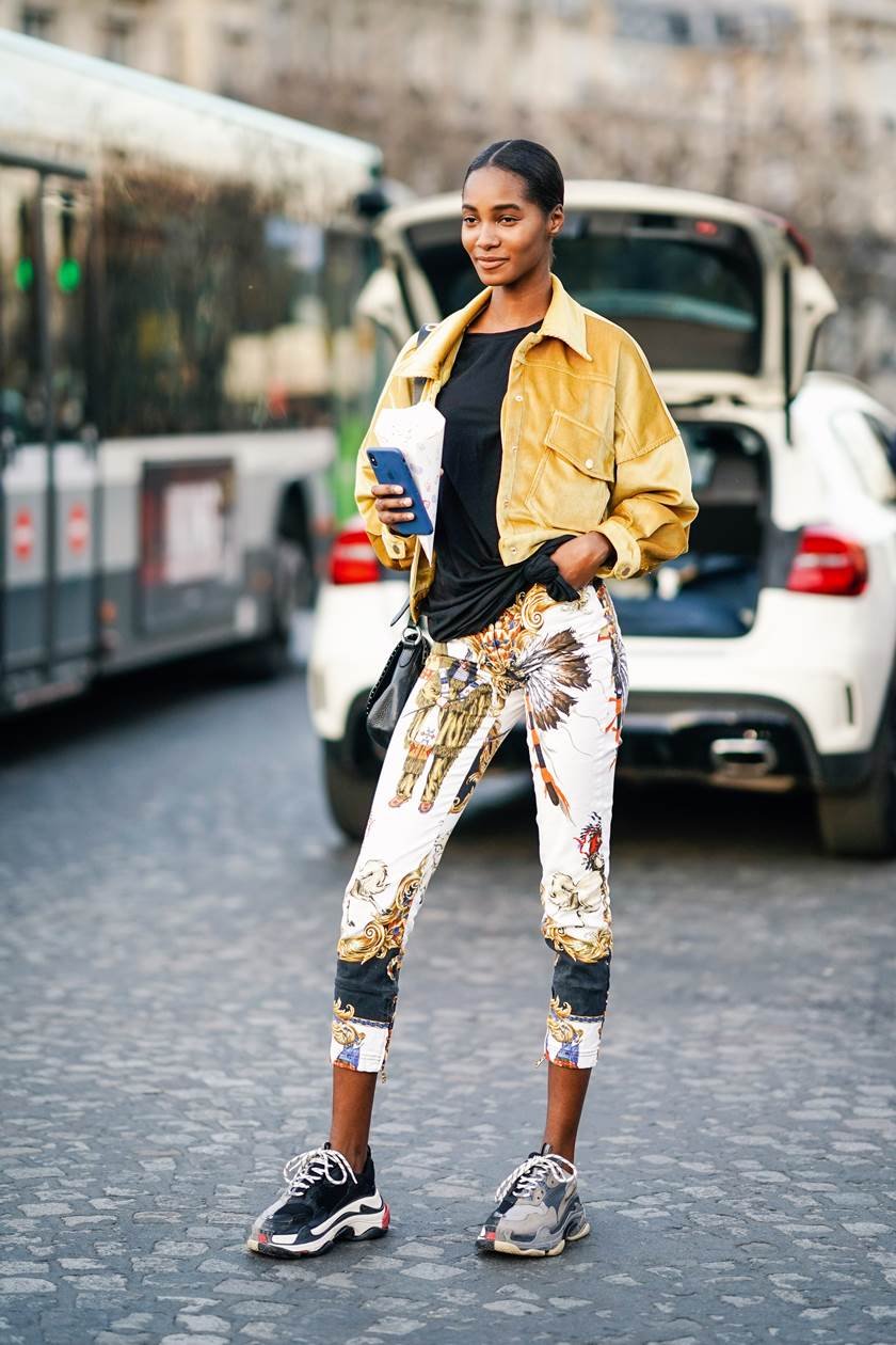 Street Style - Paris Fashion Week Womenswear Fall/Winter 2019/2020 : Day Three