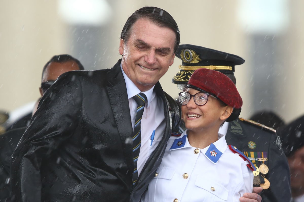 Presidente Jair Bolsonaro acompanha cerimonia de Comemoraçāo do Dia do Exercito Brasileiro