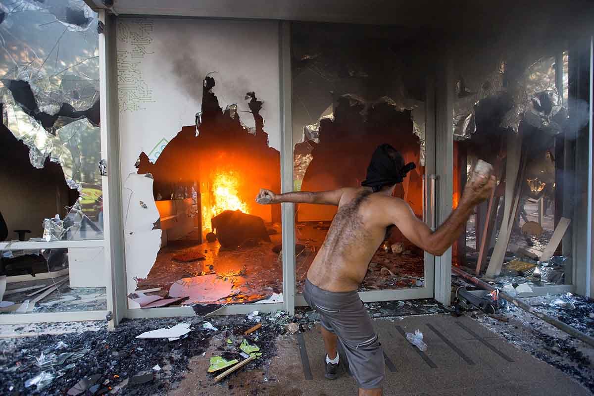 confronto na esplanada dos ministérios